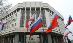 Nghị viện Crimea bãi nhiệm chính phủ, tổ chức trưng cầu dân ý
